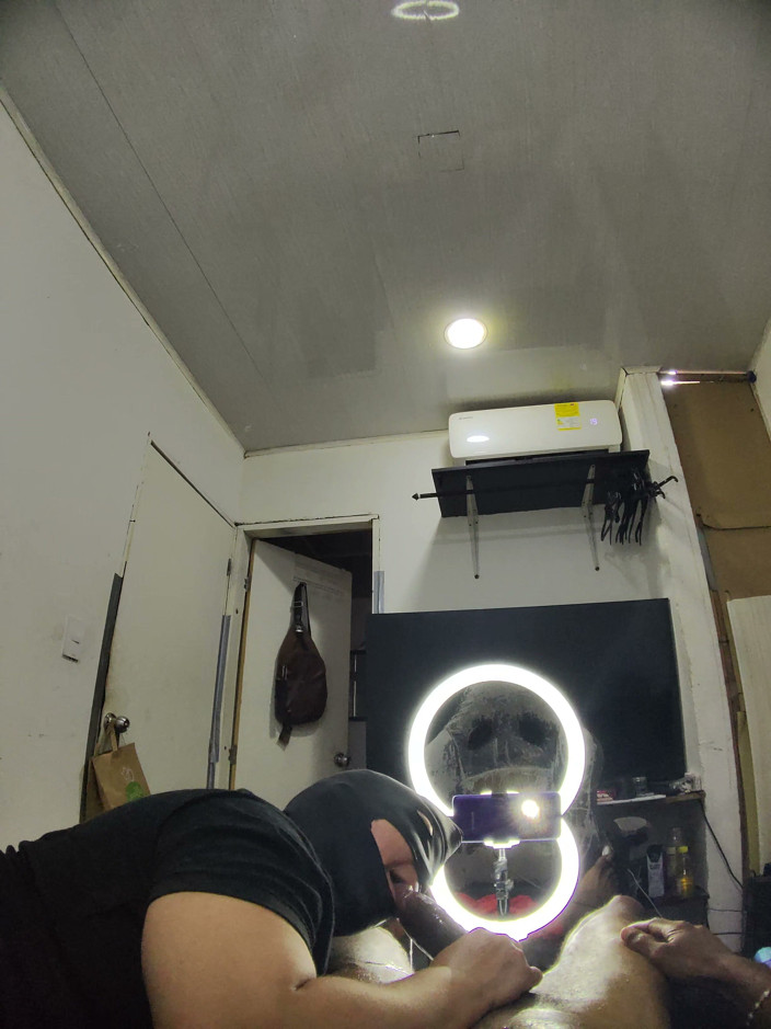 Cum-lobian dickdrainers: Cewek sange dengan masker tenggorokan dientot habis-habisan sama besar pria...
