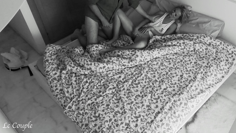 LC couple: Night vision cam nam op hoe stiefbroer de slaapkamer van...