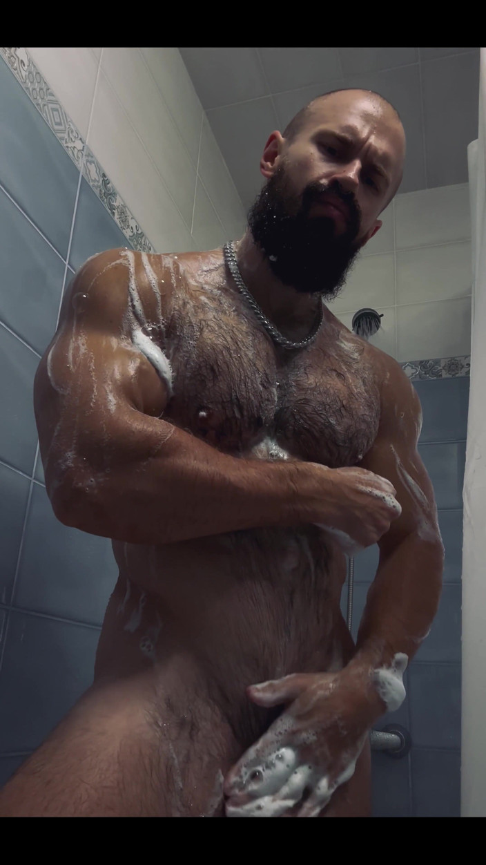 Mister Stone: Folosesc gel de duș vechi spice pentru a rămâne la...