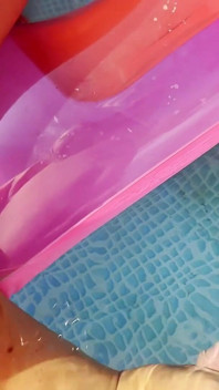 Matură sexy curvă s-a distrat în piscina 280