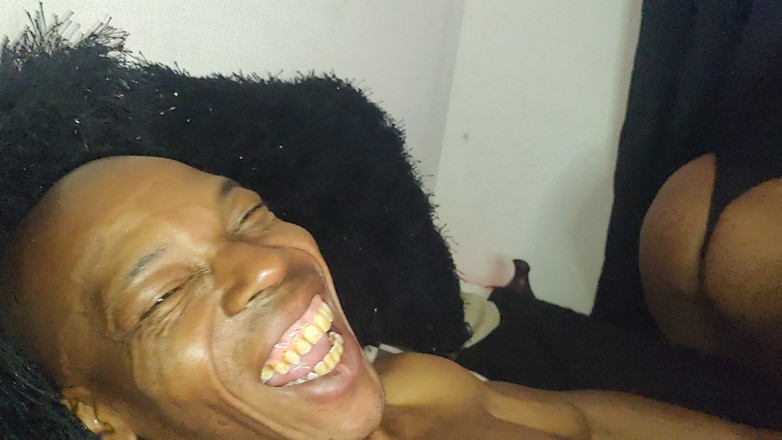 LiL Latin Goddess: Життя - це хороша пизда, глибокий заглот