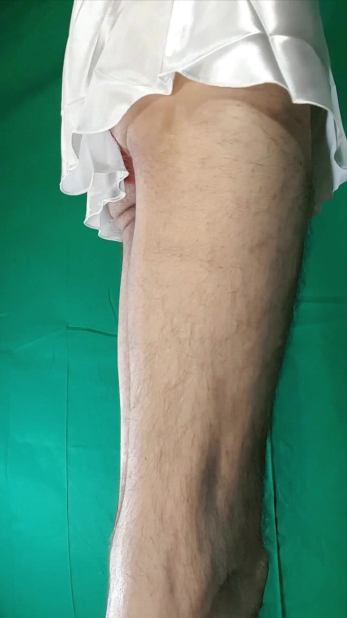 HeIsSooThin: Cămașă de noapte și chiloți roșii din dantelă