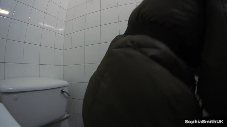 All Sexy Vids: Роздягальні писають