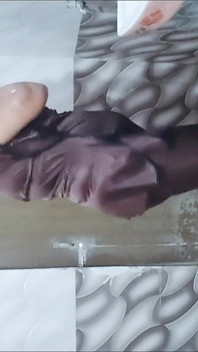 Sugandha Bhabi drażni łazienkę