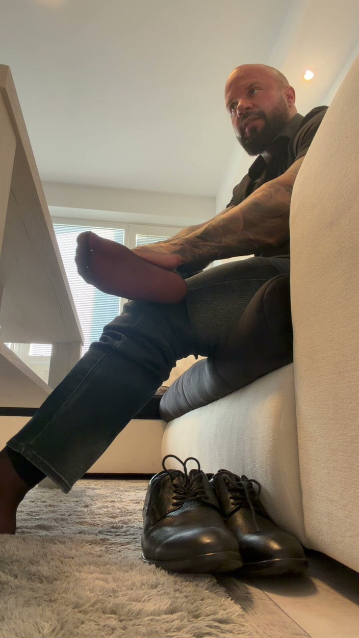 Jasons feet: My Itchy Athlete’s Foot at the Office Desk: My Coworker...