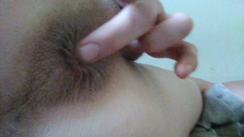 LilTaste: Minha ponta do dedo no meu rosa limpo, depois chupando...