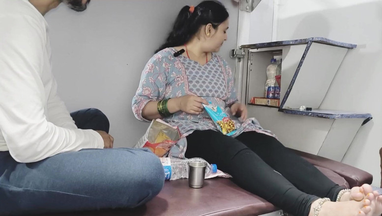Desi chudai hub: Scopata in treno del Kashmir a Kan grupomari