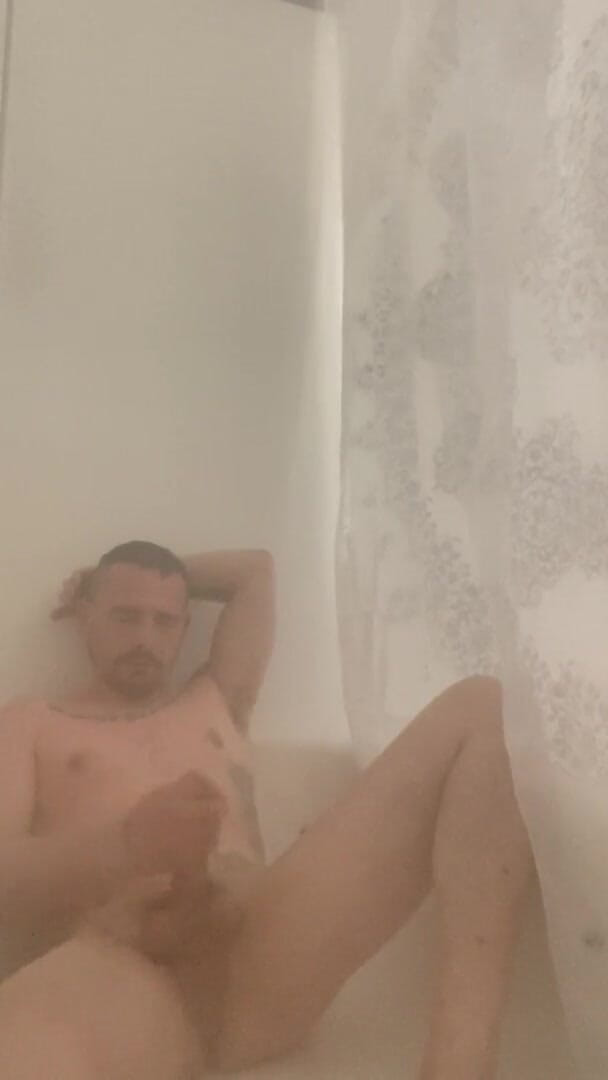 Jerkoff king: Shower ass and jerkoff play