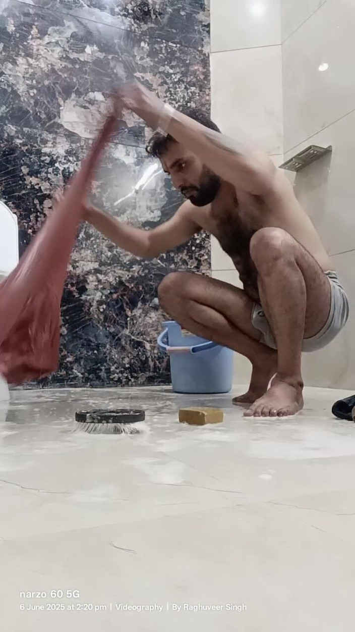 Rajasthani-old-lover: 印度继父享受淋浴