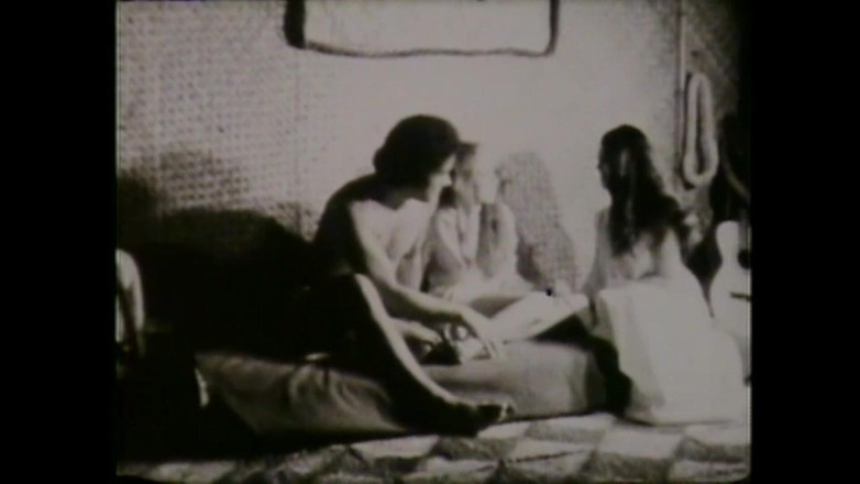 Vintage megastore: Pasangan lesbian dengan bajingan mereka