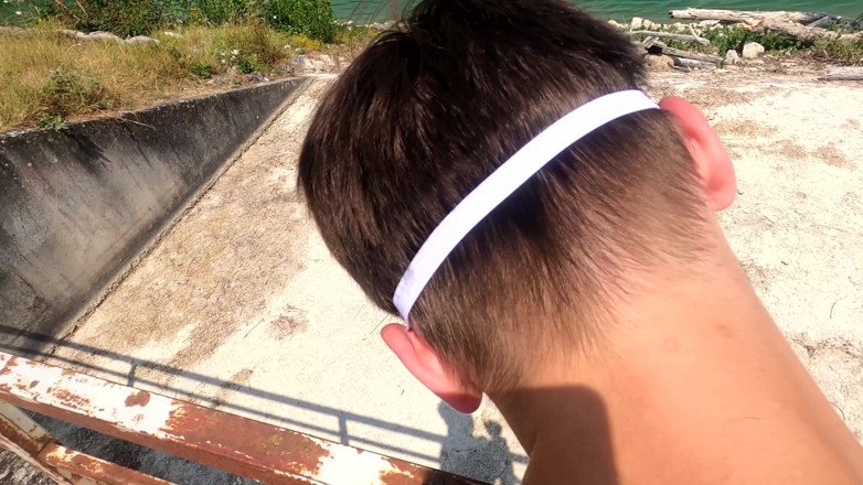 Matthew Fox Be: O tipă supusă este futută fără prezervativ lângă un lac
