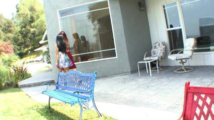 Stepmom Seduction: Impresionante madrastra pelirroja cachonda quiere un coño mojado en su...