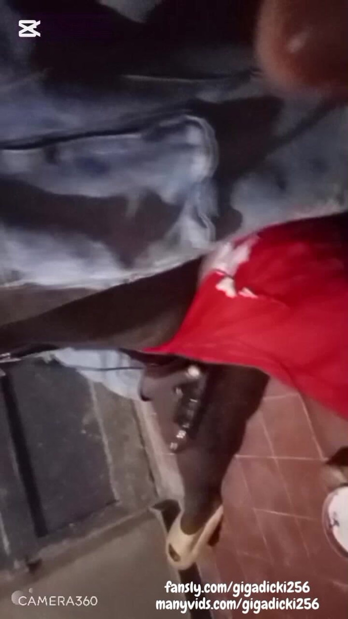 Hongi: Macecha byla tak nadržená, takže jsem se musel vystříkat na...