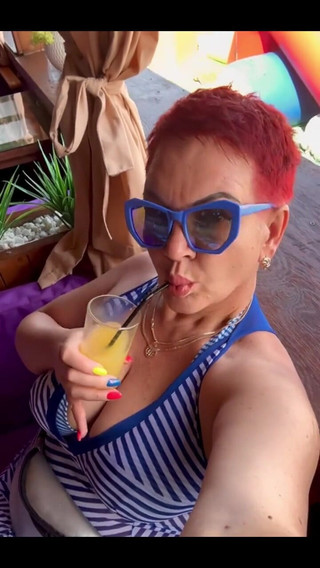 KarmenMilf: Liburan Laut