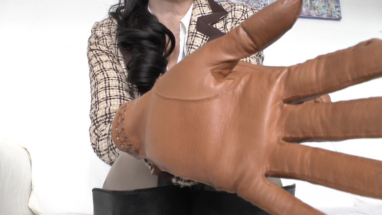 Lady Victoria Valente: 进入拍摄状态：在鞭子响起前闻到皮手套的味道！维多利亚·瓦伦特女士