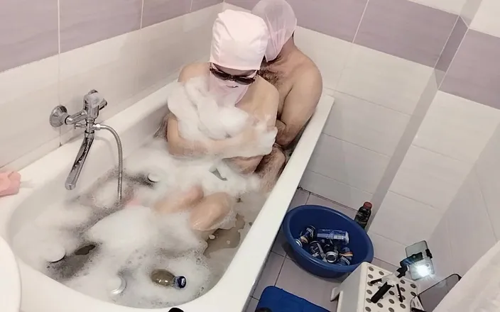 Amateur_MS: Amateur Couple Taking a Bath, Wife with Hairy Pussy, Big...