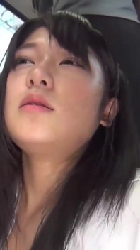 붐비는 버스 카오스. 그녀의 들어 올린 미니스커트와 쪼이는 곡선은 모든 승객을 야생으로 몰고 시오후키 - P9