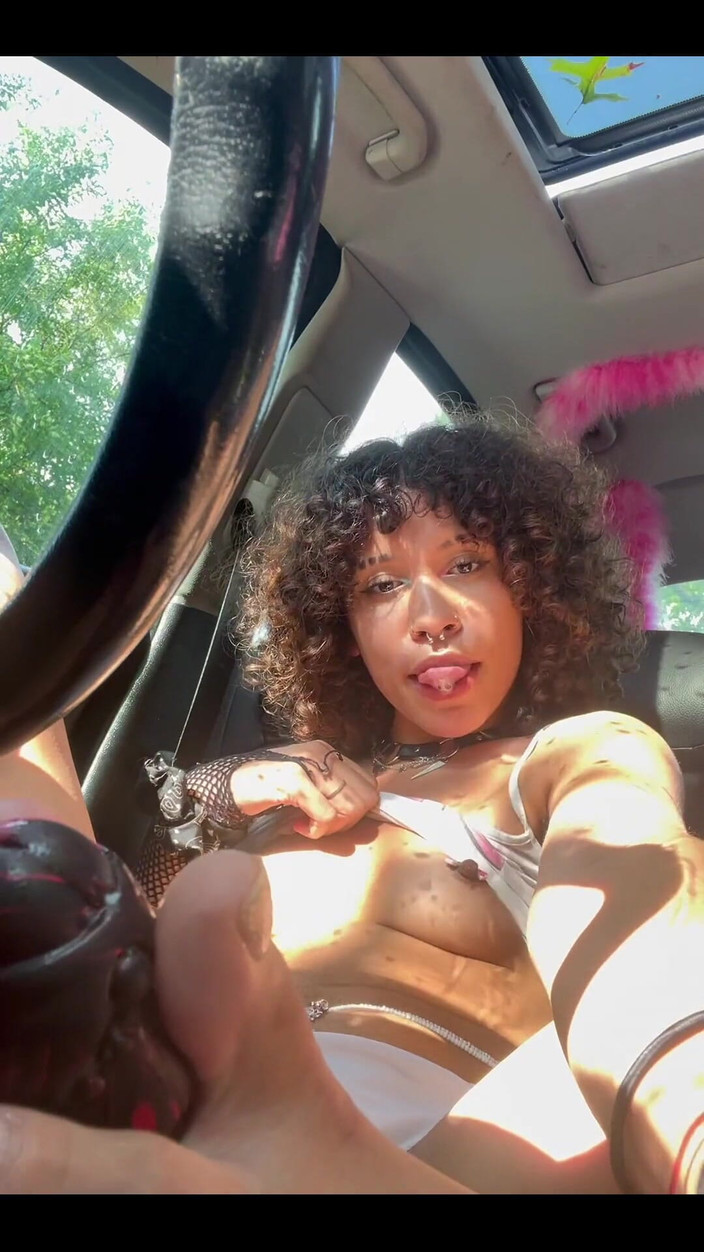 theunholychi: Sesi melancap selamba di dalam kereta