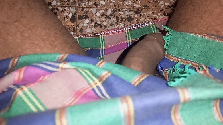 Hungry cliff: Dubajský chlapec mistr v koupelně s líbáním