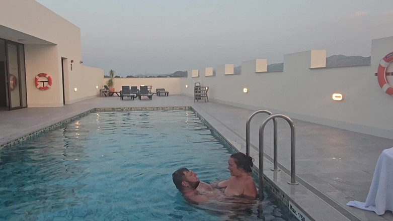 Jimbob Star Straight: Baise dans la piscine