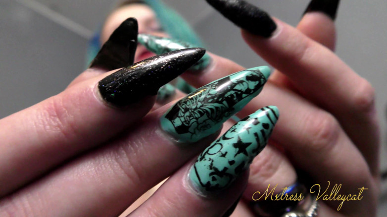 Mxtress Valleycat: Mesmerised by my long nails