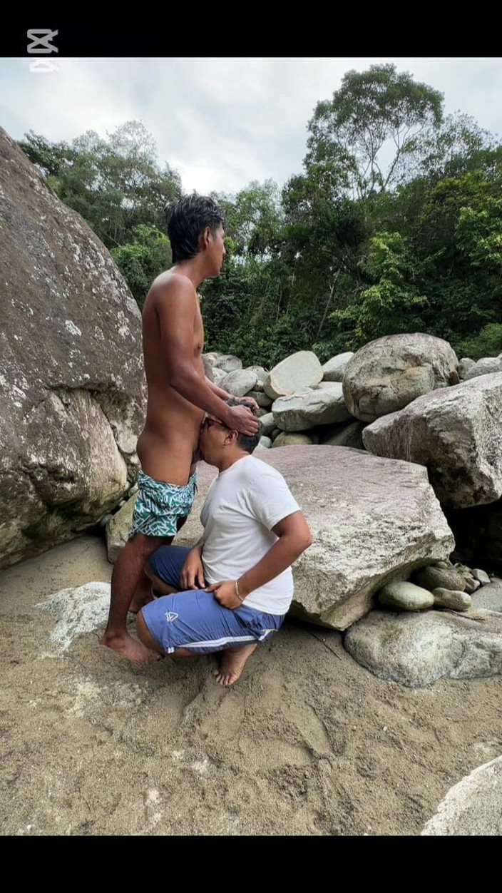 Deiby Latino: Amatir muda dan gay latino ngentot di luar ruangan