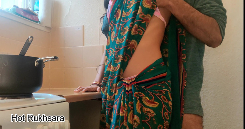 hot_rukhsara: La ragazza insoddisfatta ha una relazione e scopata duramente con...