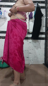 Priya bhabi seksi banyo gösterisi