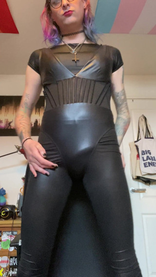 Wetlookshinyfan: Wet look leggings and body suit tease