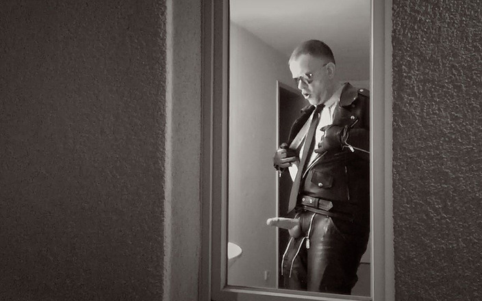 GERMANE_XL: Ledermann 4 Giochi Di Cazzo E 2 Volte Pipì