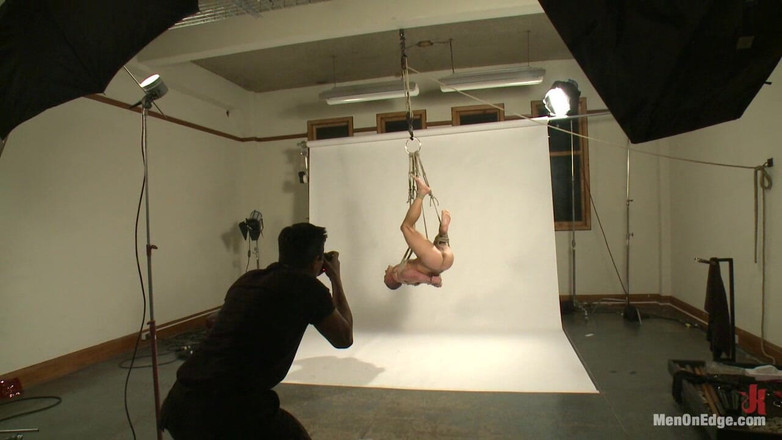 Men on Edge: 젖탱이와 본딩에 호기심 많은 핫한 체격 모델