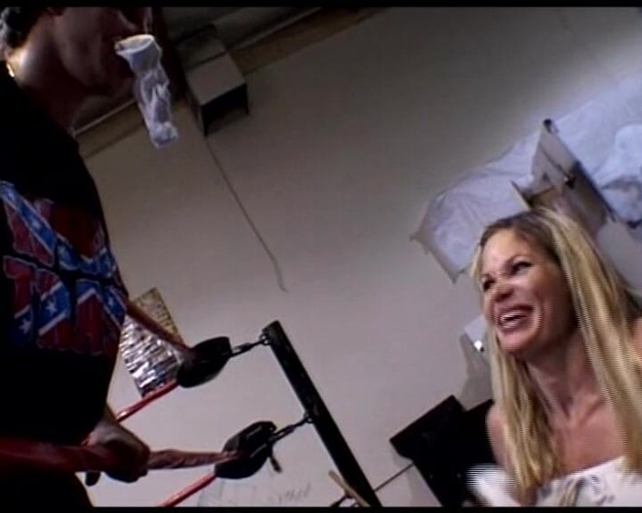 Golden-X-Tapes: MILF blonde mendominasi jantan dalam pertemuan Cincin beruap
