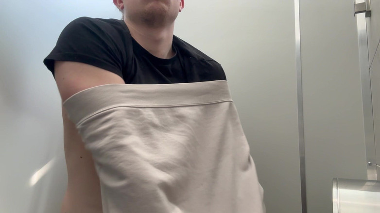 Hubi8829: Sinh viên đại học khoe cơ thể và lỗ của tôi...