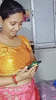 Priya Bhabhi Is Wearing a Very Beautiful Dress and Is Going to Make a New Real Video