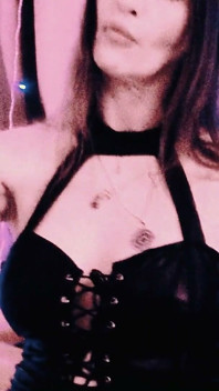 เครื่องรางหนังสุดฮอต, นายหญิงตูดใหญ่ Eva Latex, BDSM เดี่ยว, ผู้หญิงนําส้นเท้า