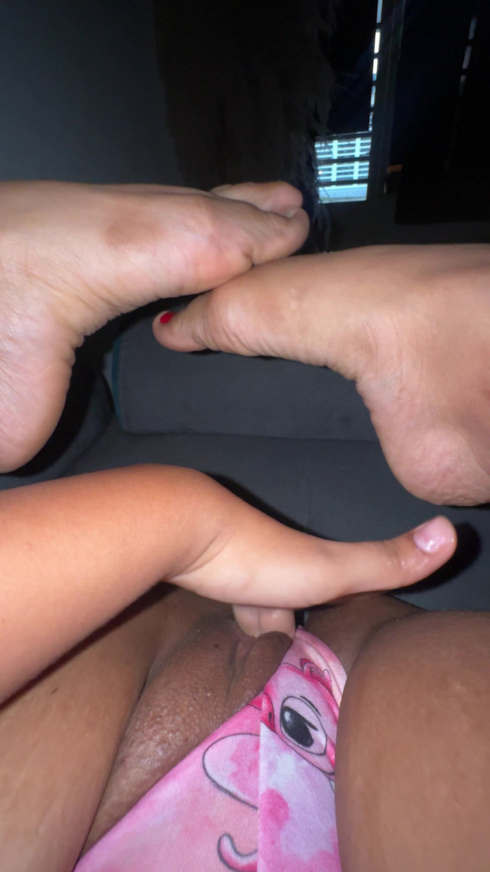 EMY_AND_JONH: Вдома після довгого робочого дня в офісі