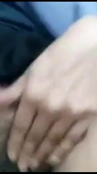 Gadis seksi India pamer toket dan memeknya di kampus