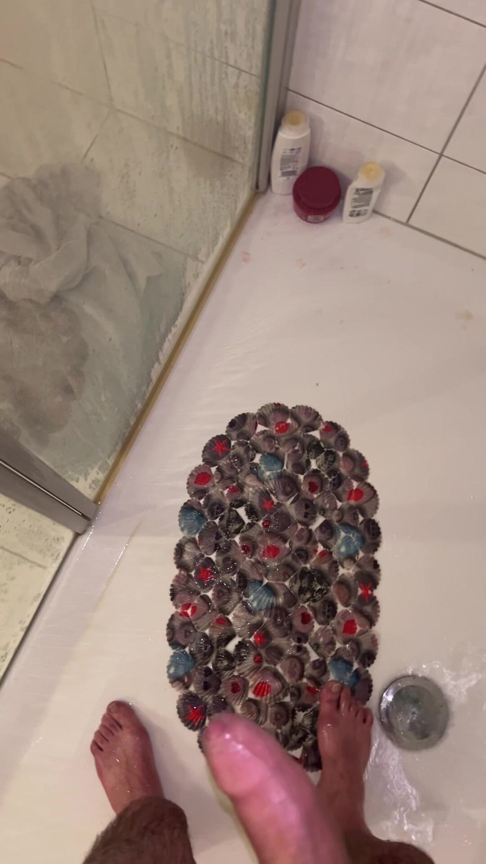 Dragon studio: Je me touche sous la douche