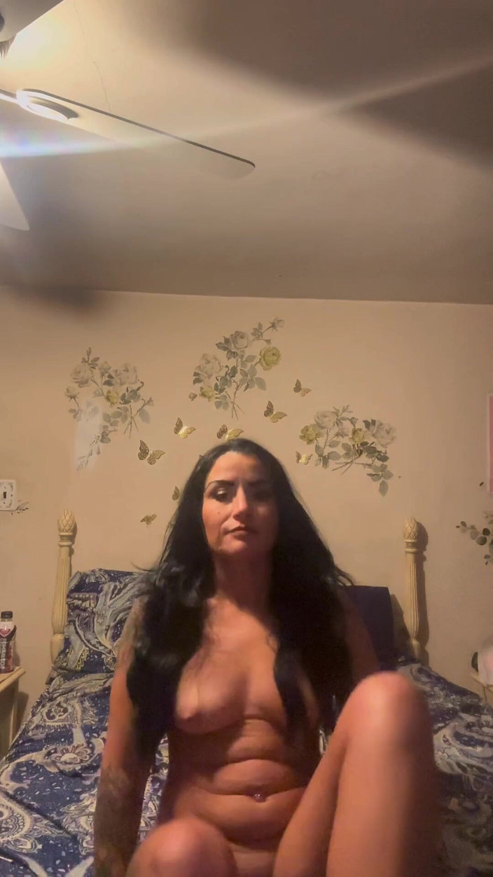 Valaya Noire: 새 바이브레이터로 내 클리토리스를 문지르고 장난감을 가지고 노는 나