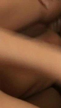 Dia mendapat blowjob di teres dan kemudian pantat meniduri rakan transnya di diva