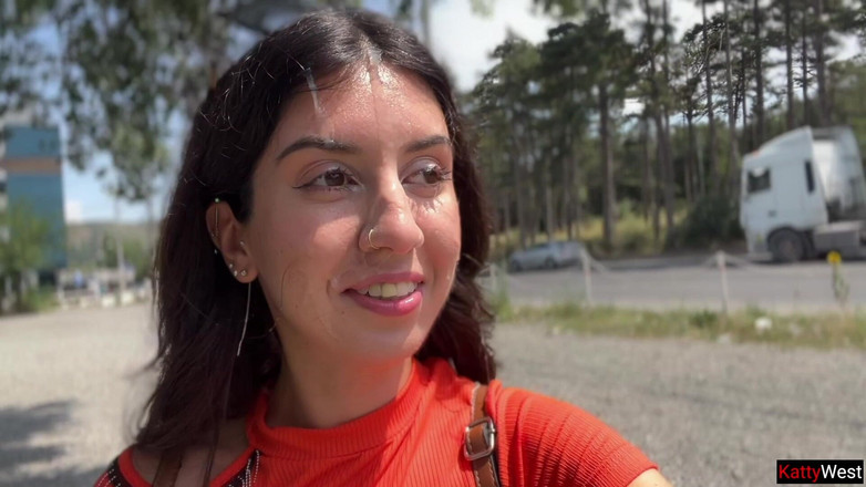 Katty West: Публіка в кущах з незнайомкою і божевільною прогулянкою з нею на обличчі