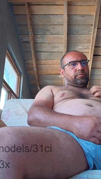 Il tuo patrigno sta eiaculando di nuovo in diretta stream
