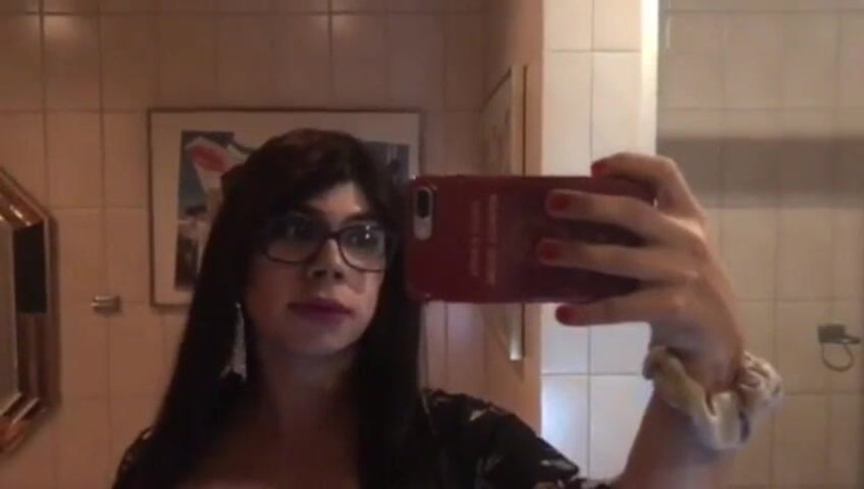 Tgirl Yaritza Vega: Dark hair style