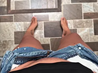 Guys These Short Shorts Squeeze My Vagina and I Like It