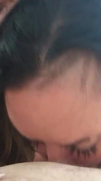 Duo pijpbeurt en klaarkomen in het gezicht
