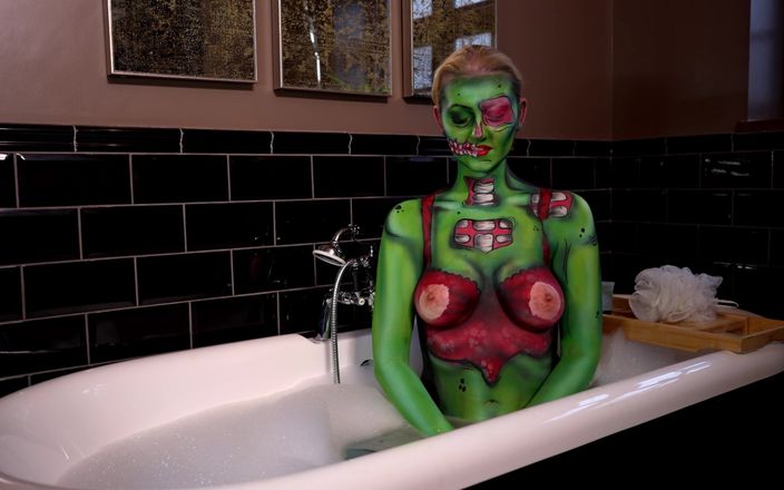 Em Yang: Zombie bodypaint e lavata in bagno