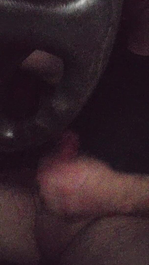 Incredible Dick: Cara com tesão se masturba no caminhão 2
