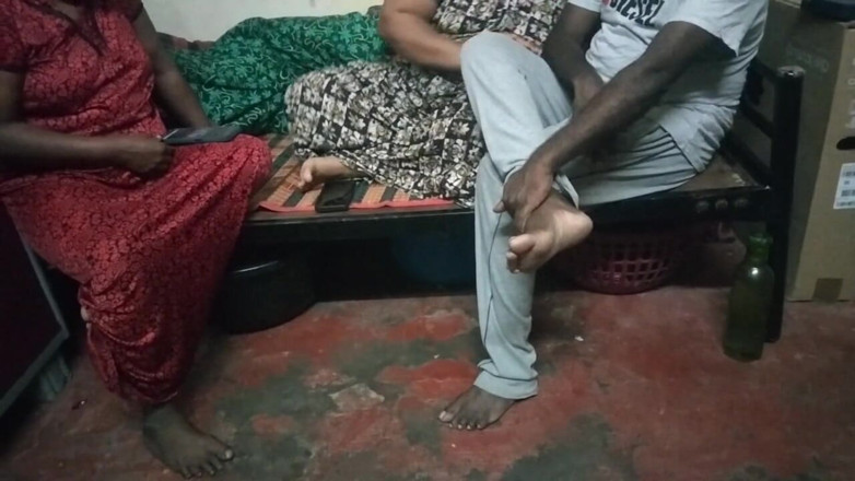 Tamil lesbian: Gruppo che dice porcate di video e sesso