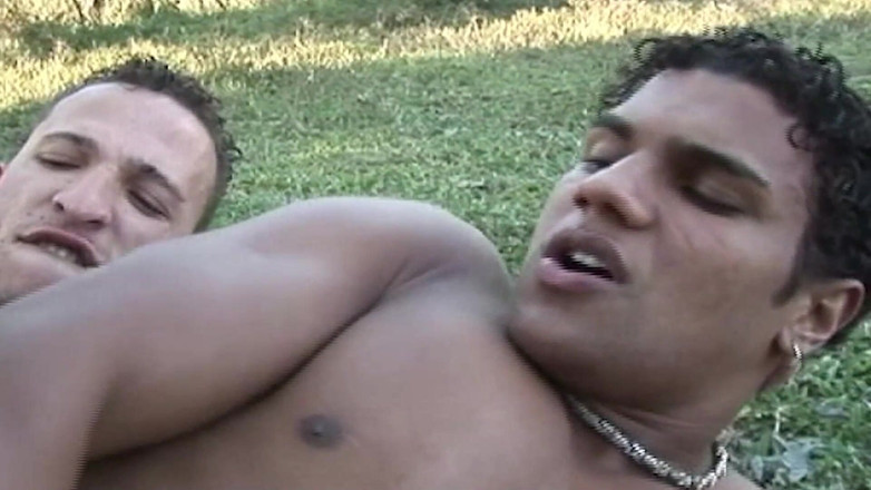 SEXUAL SIN GAY: Gay Ranch scéna - 2_muscular Latinoameričané si navzájem šukají zadky na ranč