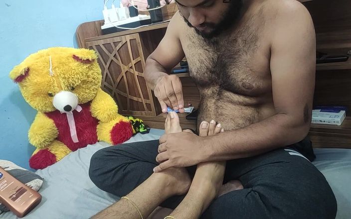 Vaigavarun Feet romance: Massagem nos pés e pernas